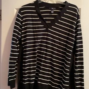 Gap Black/White sweater